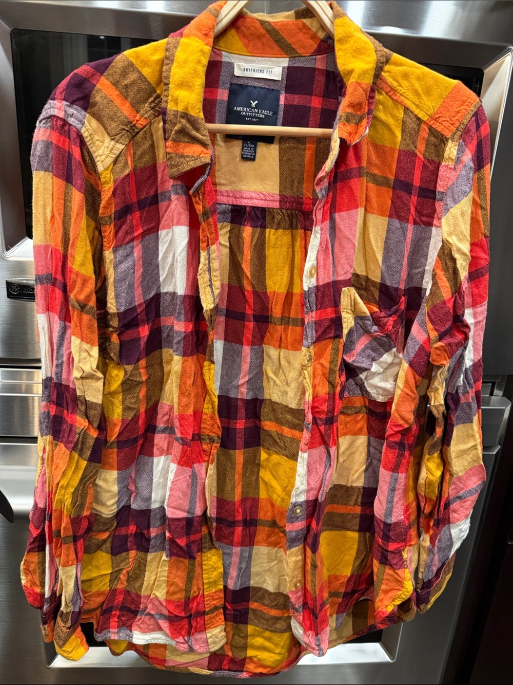 American Eagle Multi-Color Plaid Button-Up Shirt
